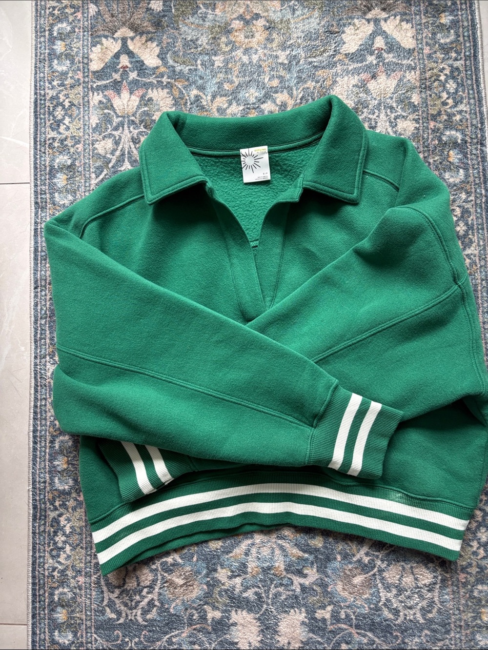 Green Collared Cropped Pullover Sweatshirt with Striped Hem